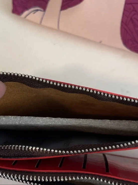 Baellerry Red Long Wallet & BONUS Estée Lauder Makeup Bag - Picture 7 of 7
